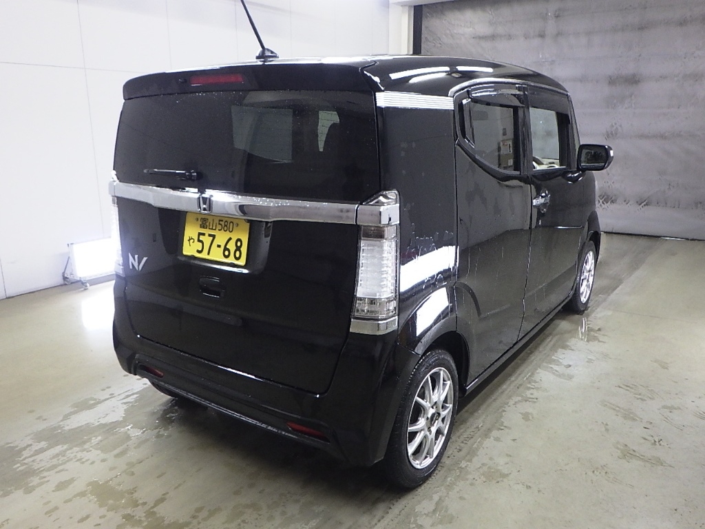 HONDA N-BOX SLASH