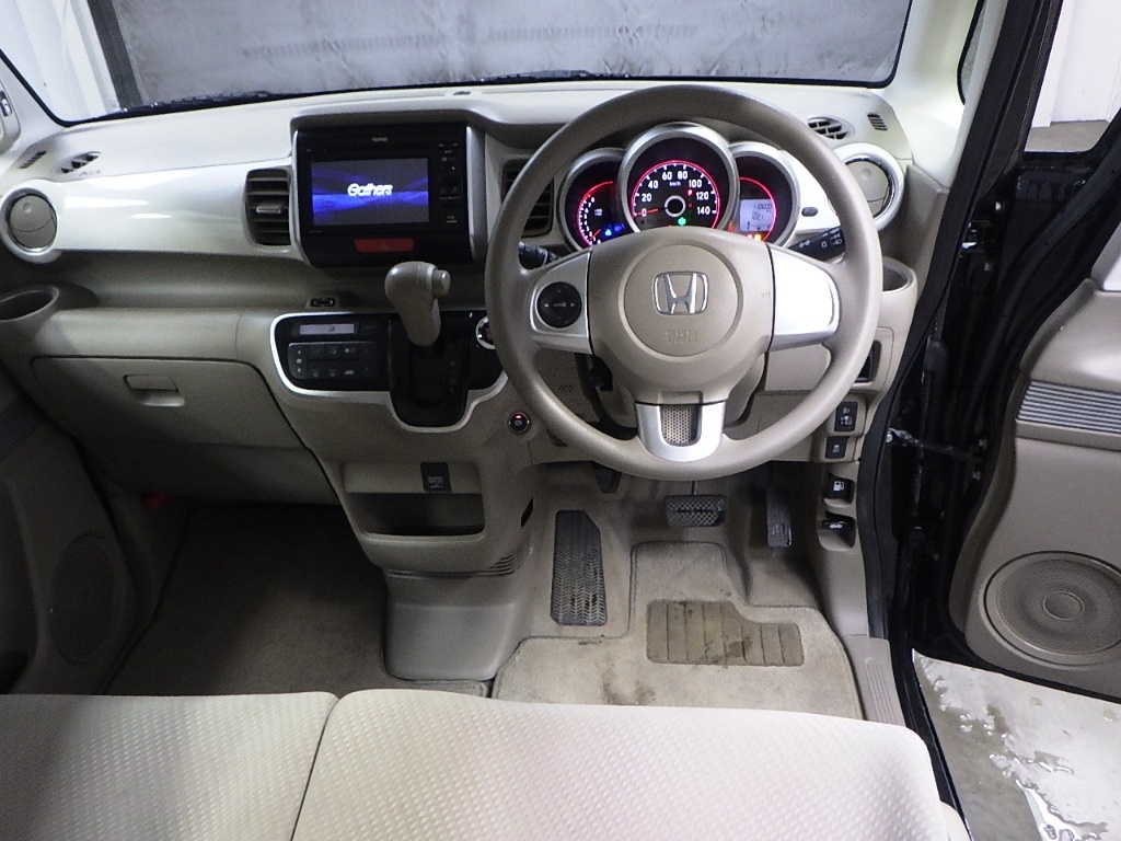 HONDA N-BOX SLASH