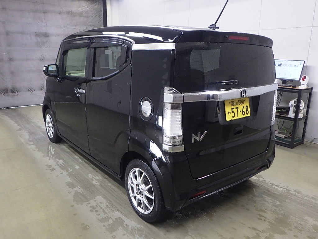 HONDA N-BOX SLASH