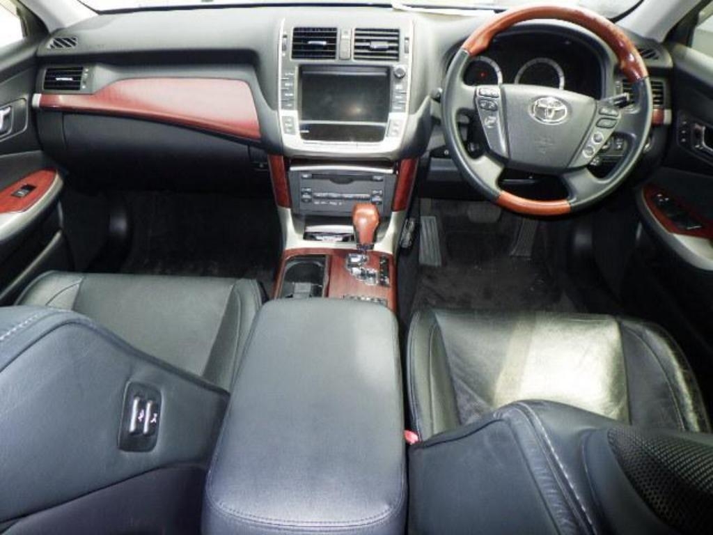 TOYOTA CROWN MAJESTA