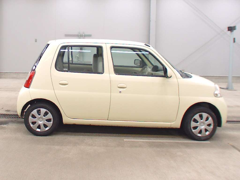 DAIHATSU ESSE