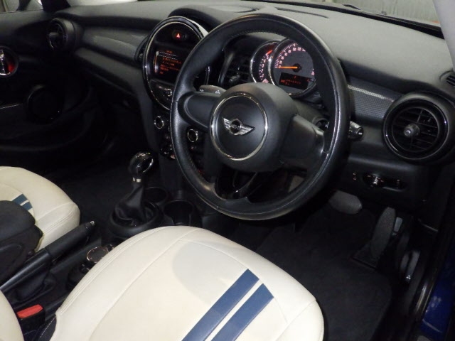MINI HATCH