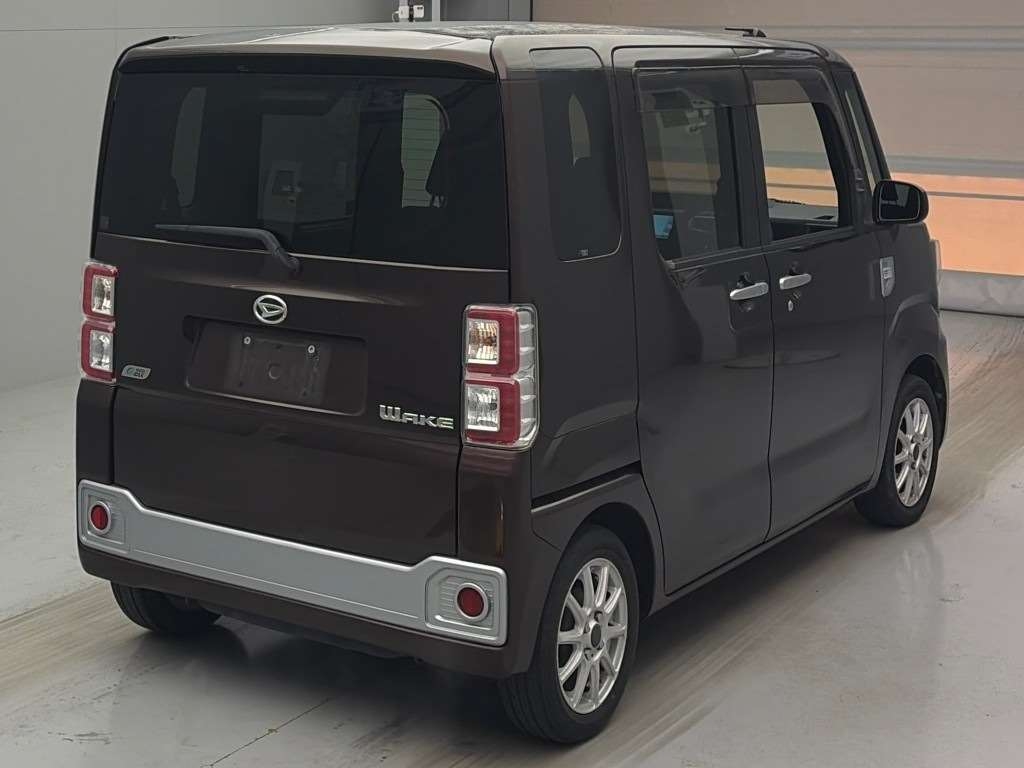 DAIHATSU WAKE