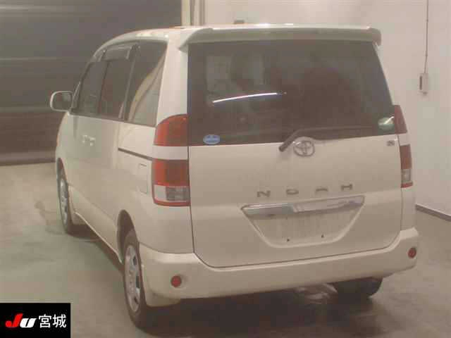 TOYOTA NOAH