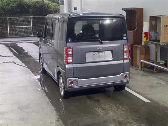 DAIHATSU WAKE