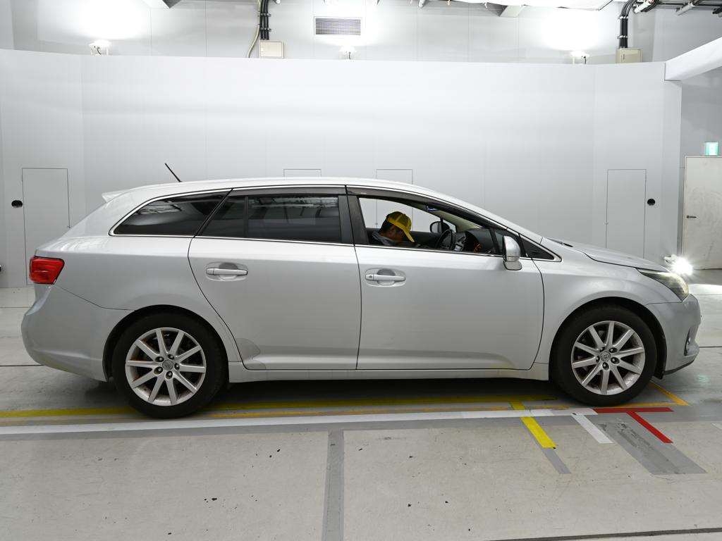 TOYOTA AVENSIS