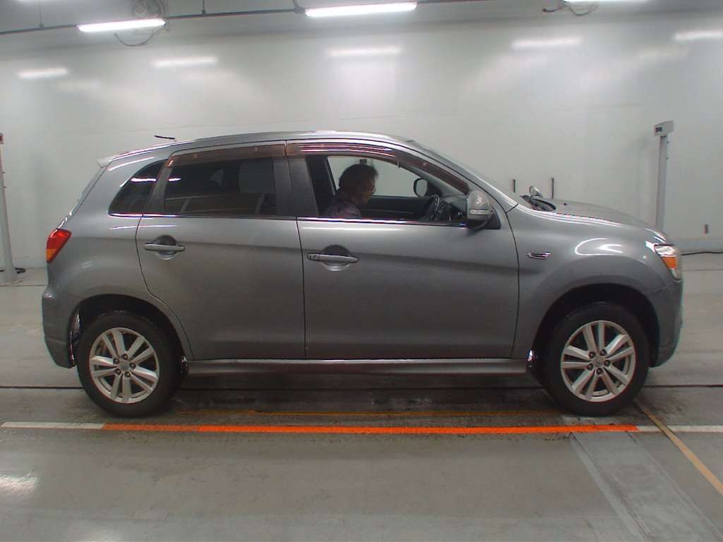 MITSUBISHI RVR