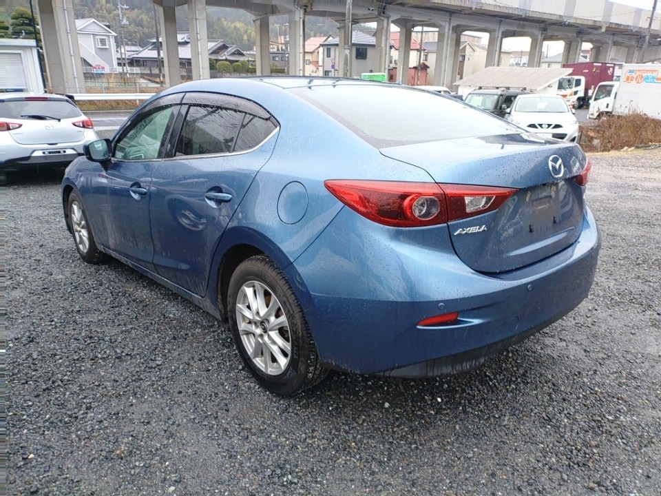 MAZDA AXELA