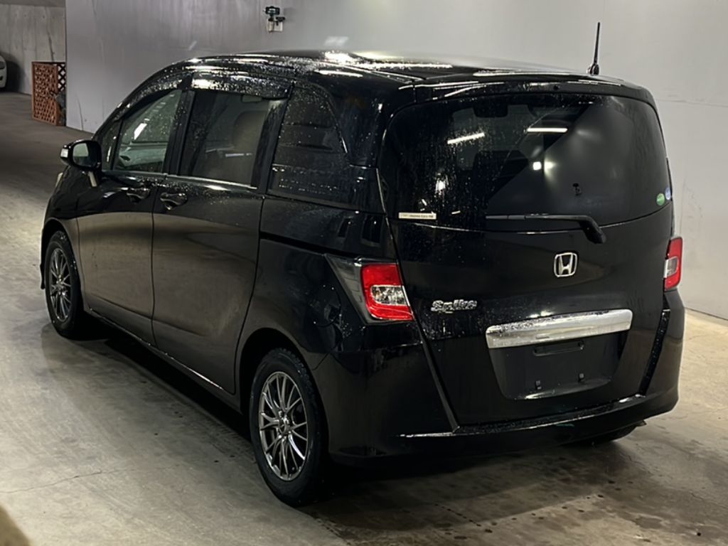HONDA FREED SPIKE