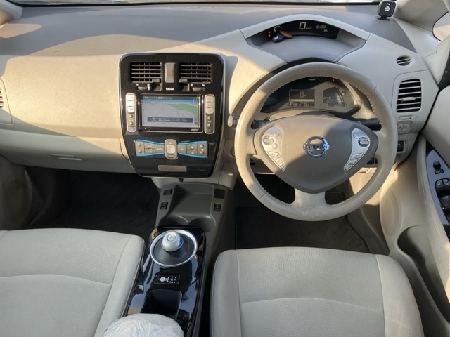 NISSAN LEAF