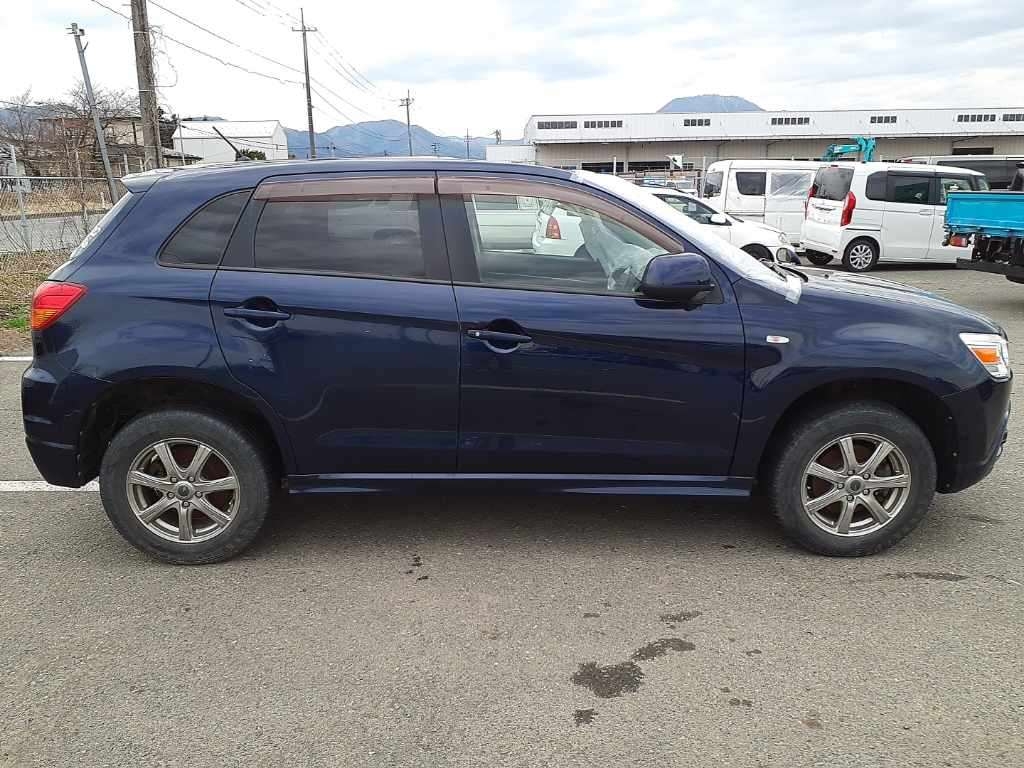 MITSUBISHI RVR