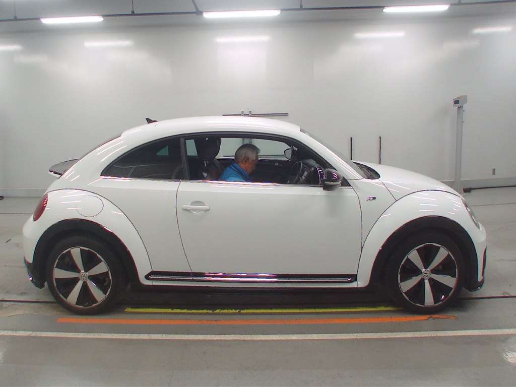 VOLKSWAGEN BEETLE