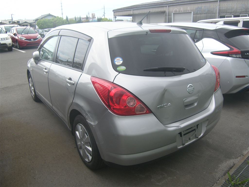 NISSAN TIIDA