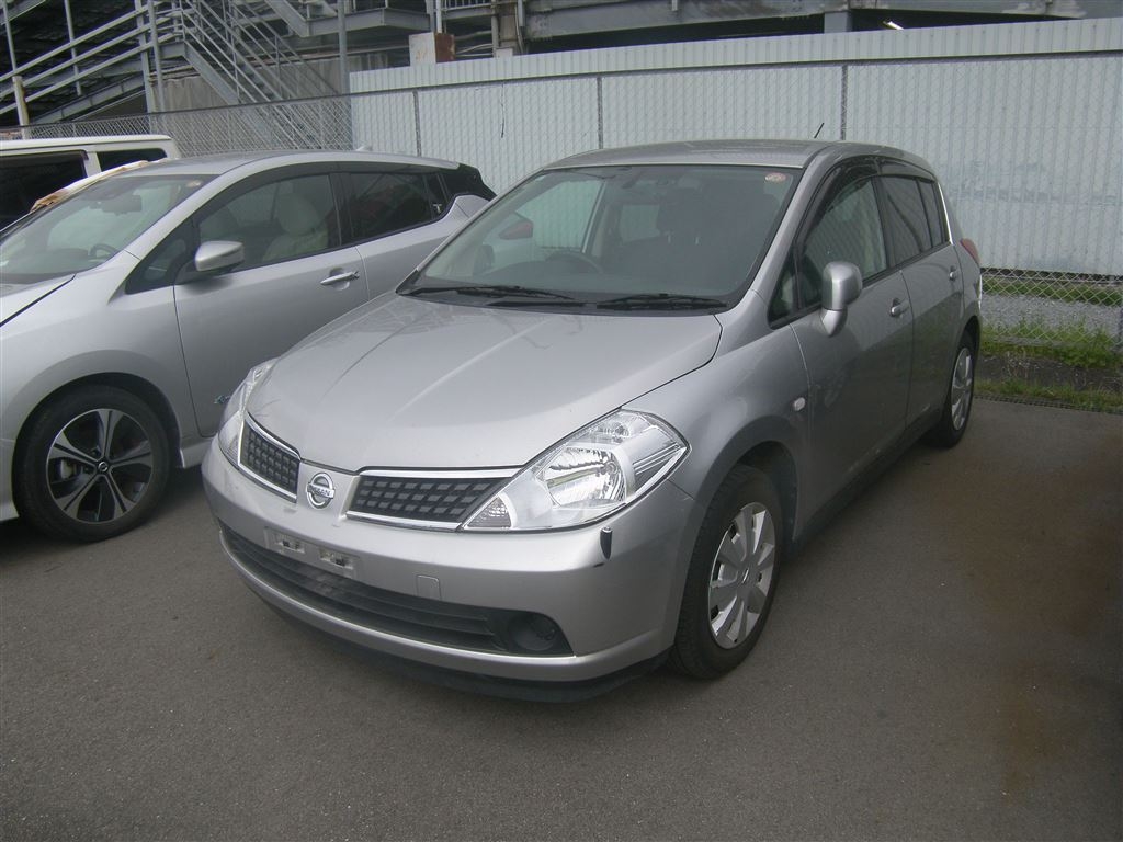 NISSAN TIIDA