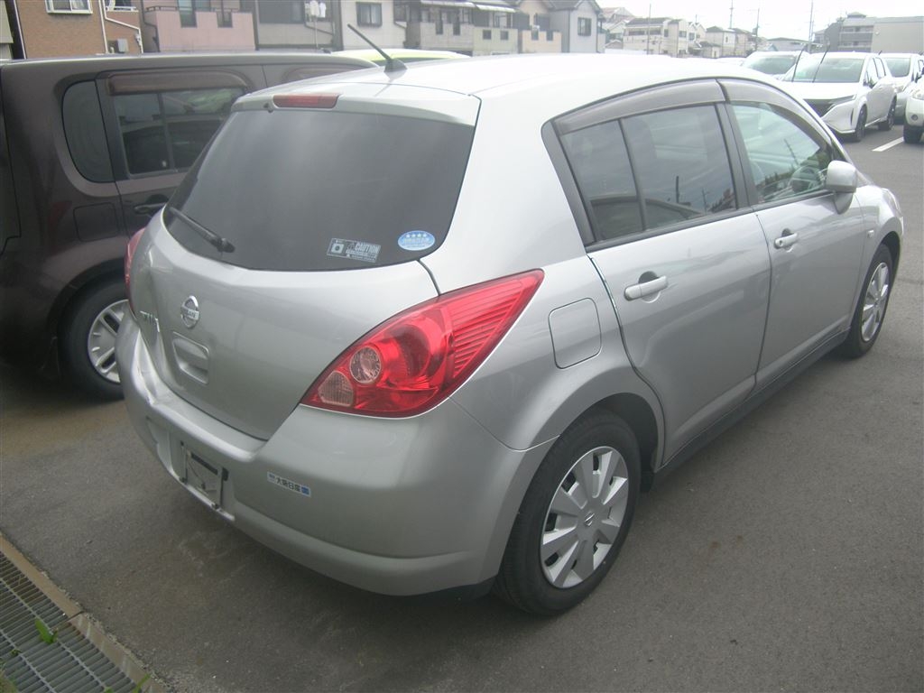 NISSAN TIIDA