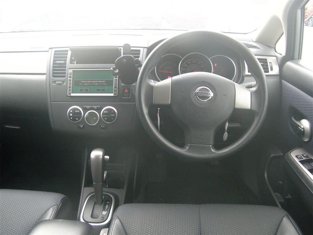 NISSAN TIIDA