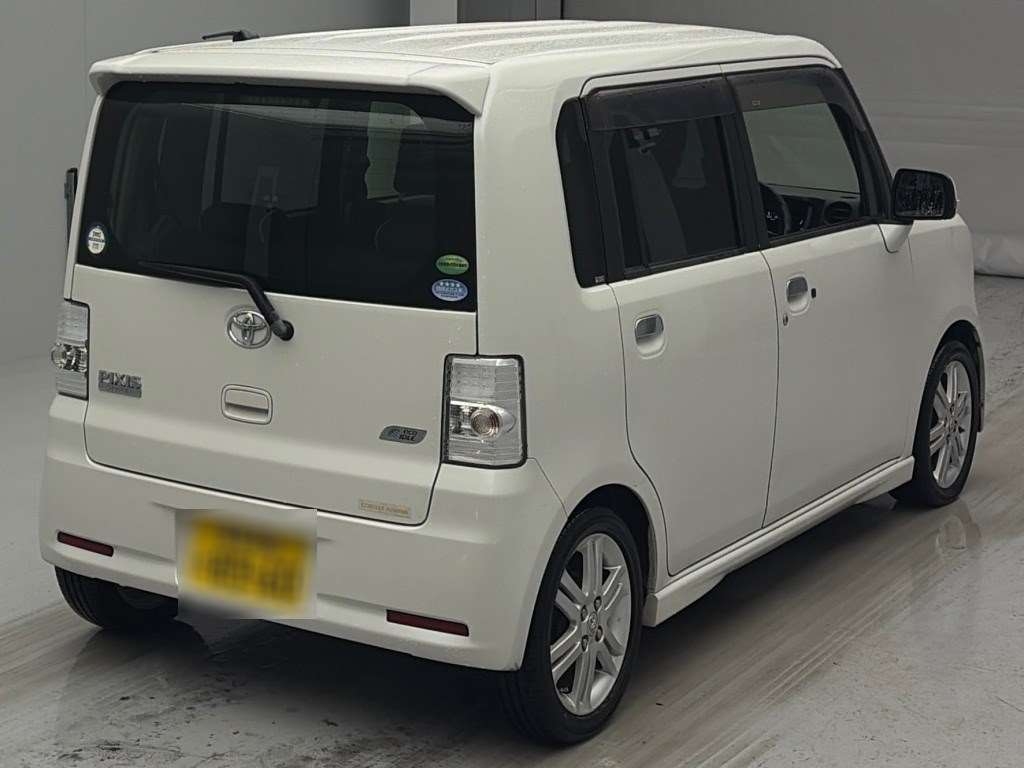 TOYOTA PIXIS SPACE