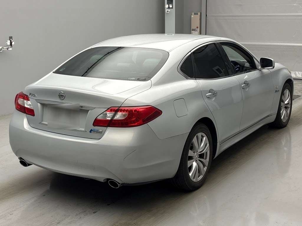 NISSAN FUGA