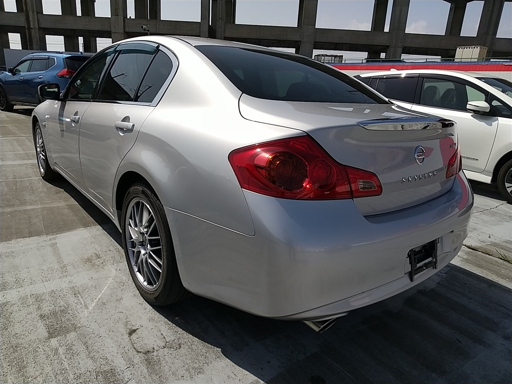 NISSAN SKYLINE