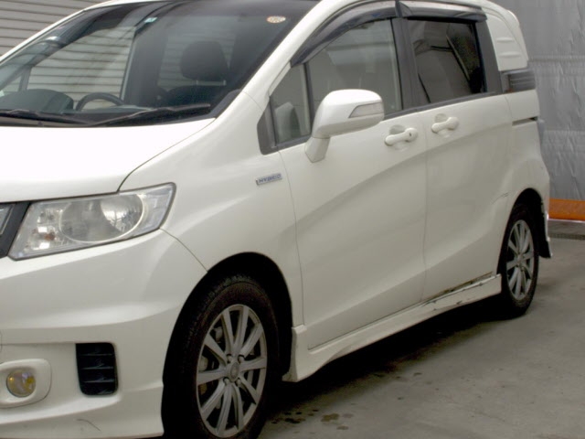 HONDA FREED SPIKE