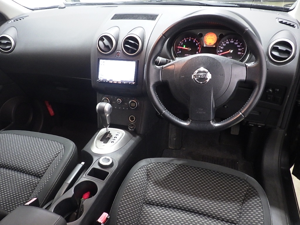 NISSAN DUALIS
