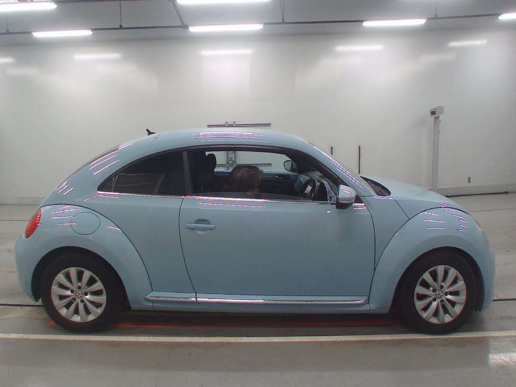 VOLKSWAGEN BEETLE