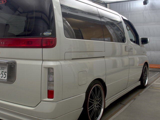 NISSAN ELGRAND