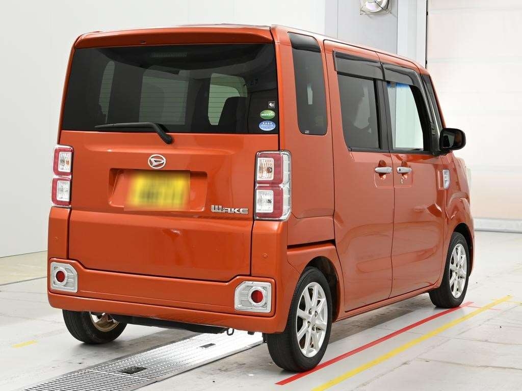 DAIHATSU WAKE