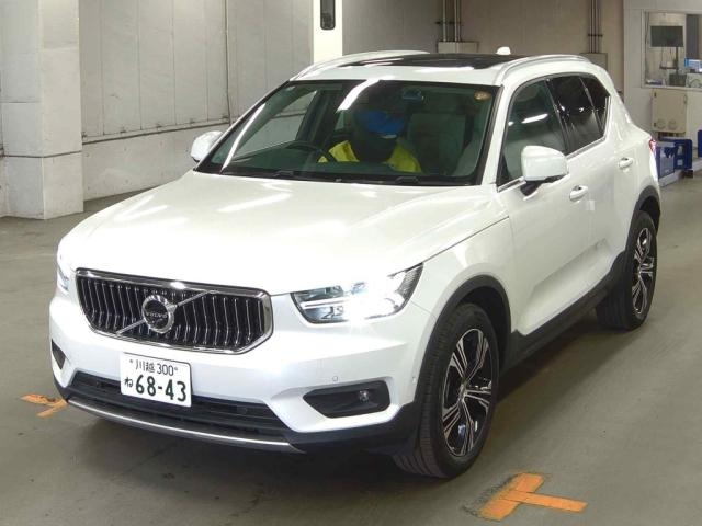 VOLVO XC40