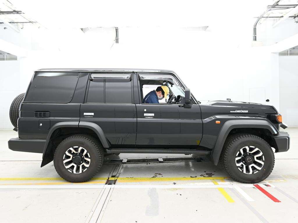 TOYOTA LAND CRUISER