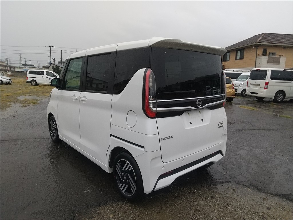 NISSAN ROOX