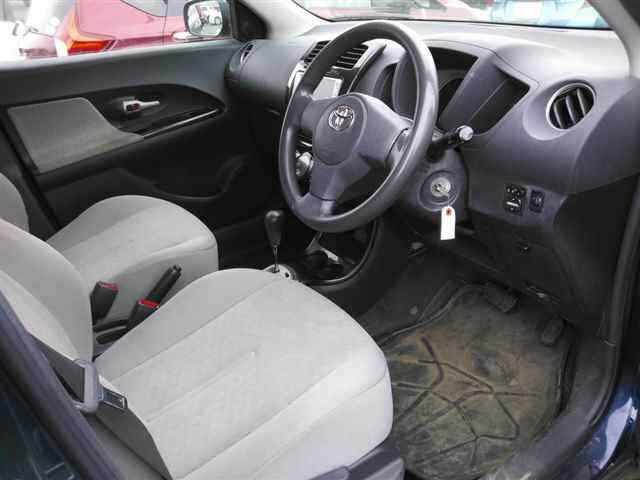 TOYOTA IST