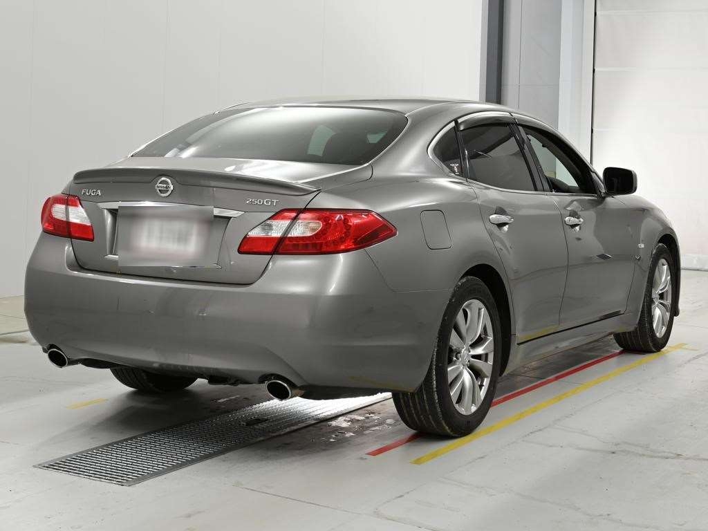 NISSAN FUGA