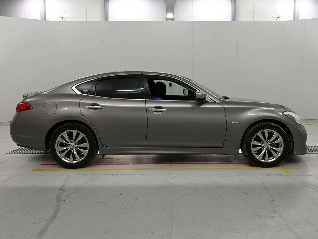 NISSAN FUGA