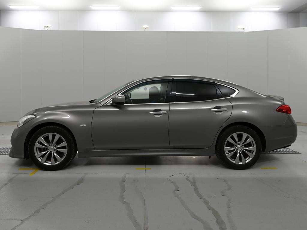 NISSAN FUGA