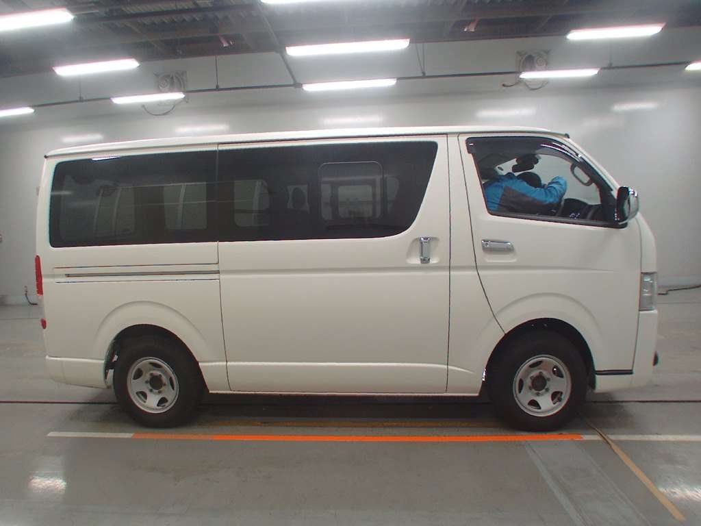 TOYOTA REGIUS ACE