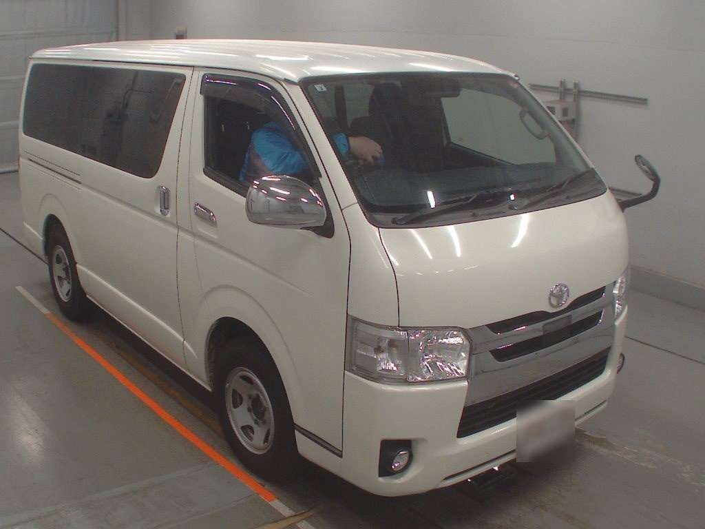 TOYOTA REGIUS ACE