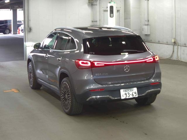 MERCEDES-BENZ EQA