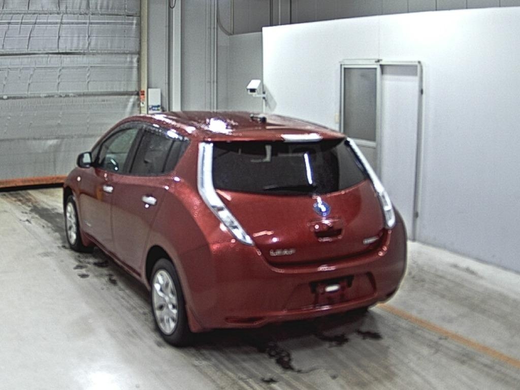NISSAN LEAF