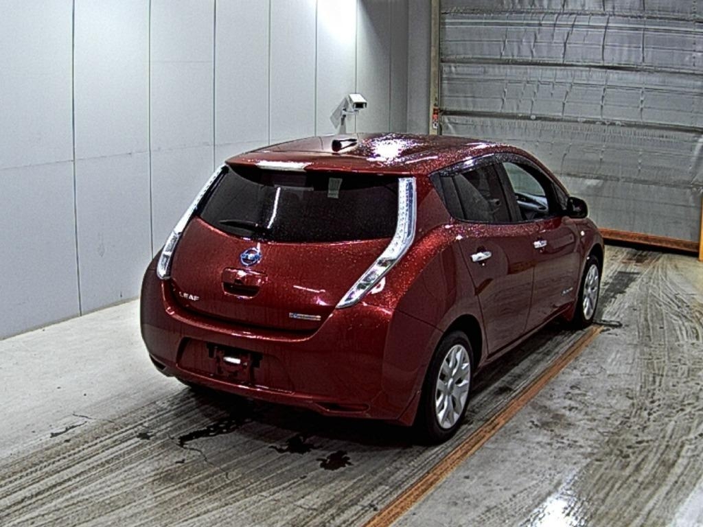 NISSAN LEAF