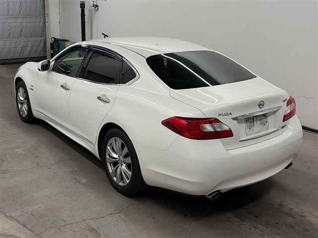 NISSAN FUGA