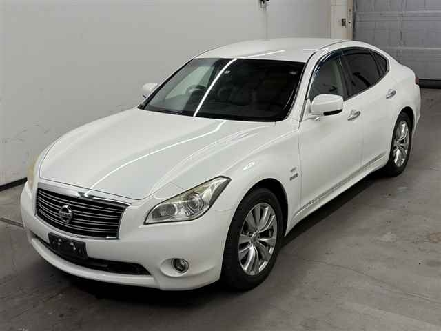 NISSAN FUGA