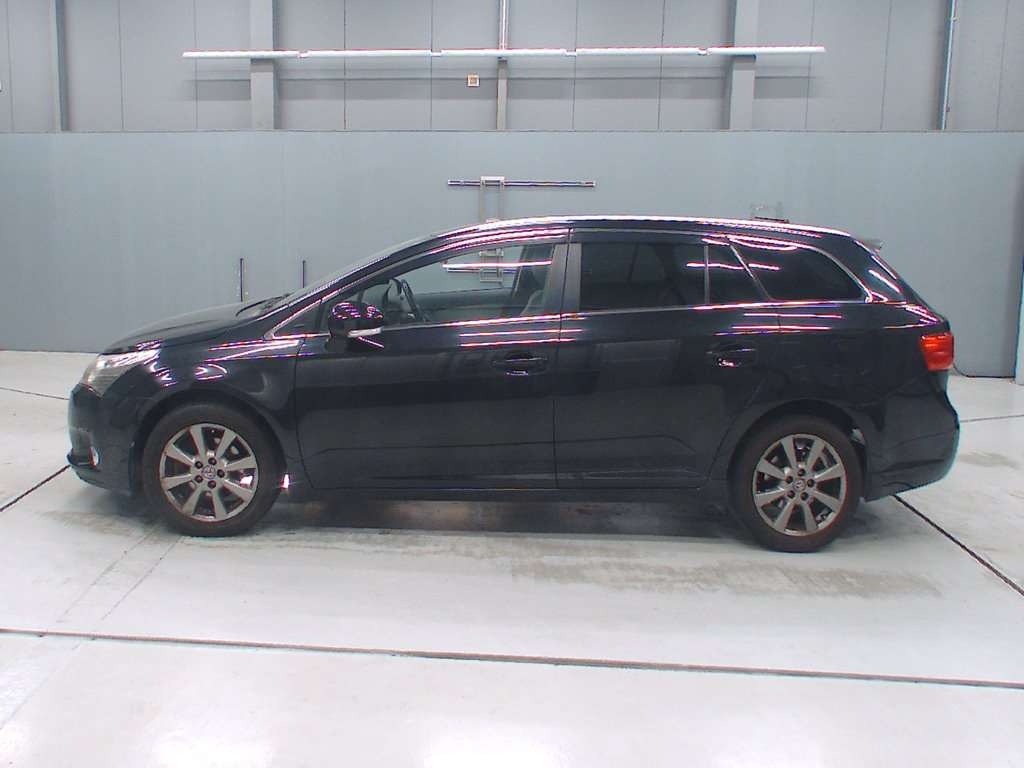 TOYOTA AVENSIS