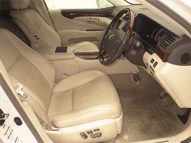 LEXUS LS600H
