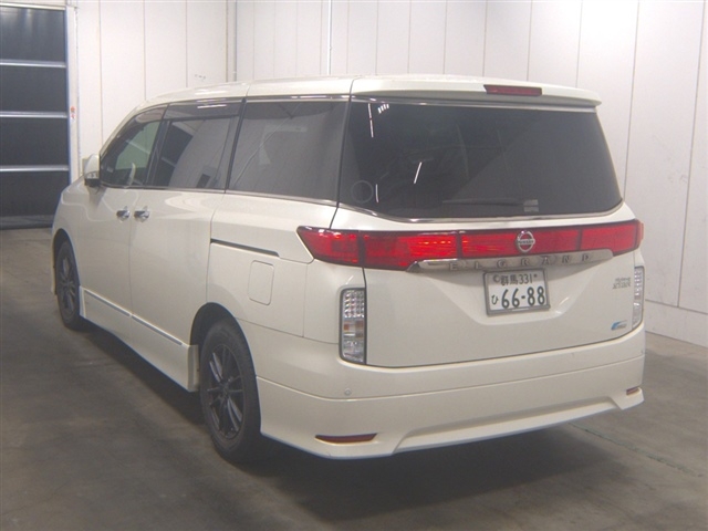 NISSAN ELGRAND