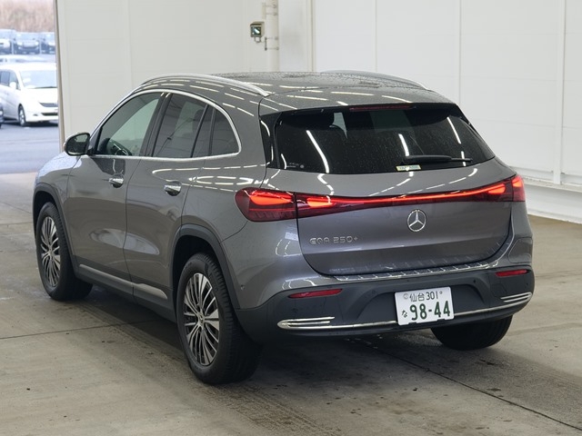 MERCEDES-BENZ EQA