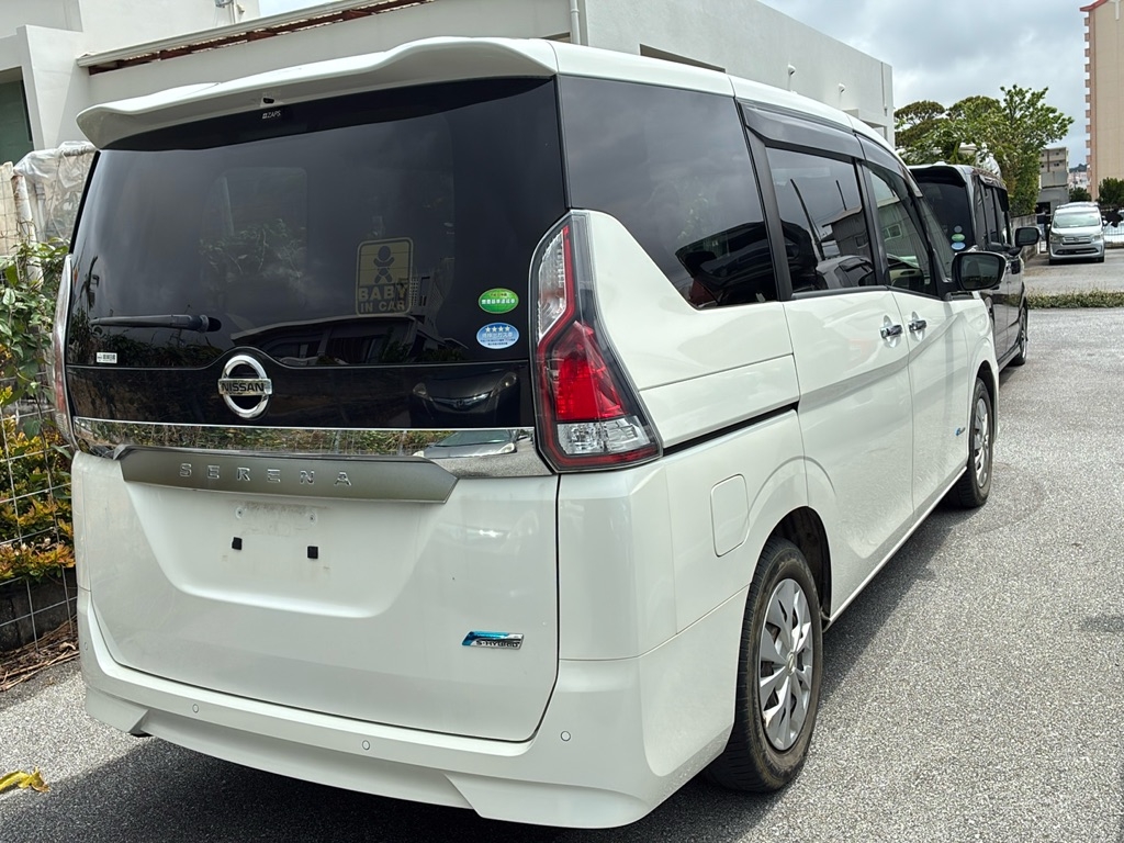 NISSAN SERENA