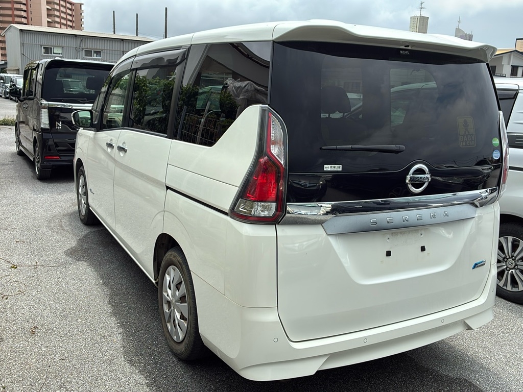 NISSAN SERENA