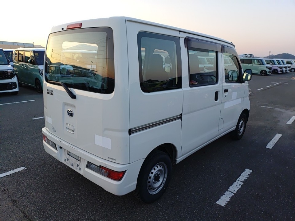 TOYOTA PIXIS VAN