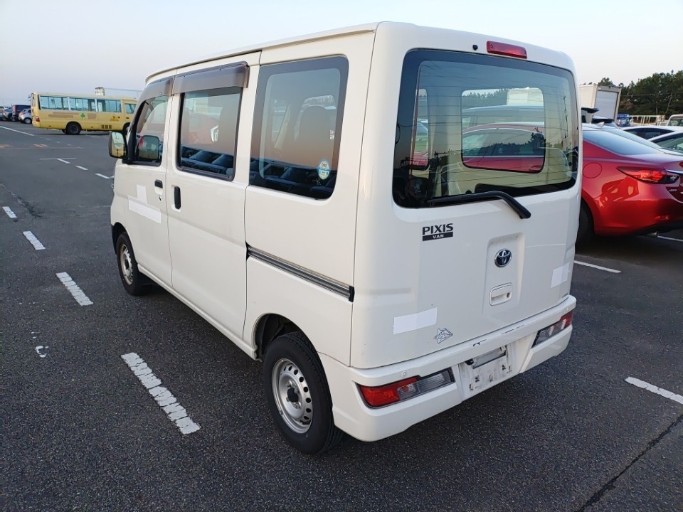TOYOTA PIXIS VAN